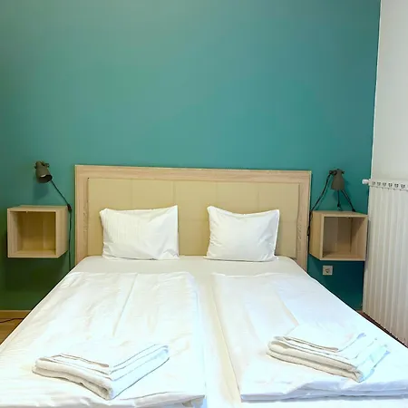 Prime - Spacious 2 Bedroom Family - Parking Included