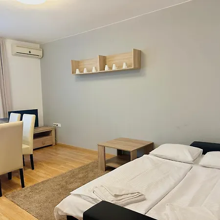 Prime - Spacious 2 Bedroom Family - Parking Included * בודפשט