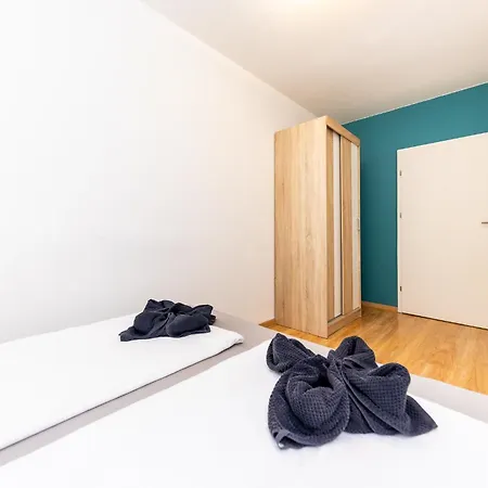 Prime - Spacious 2 Bedroom Family - Parking Included * Budapest