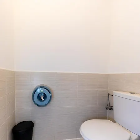 Prime - Spacious 2 Bedroom Family - Parking Included Appartement