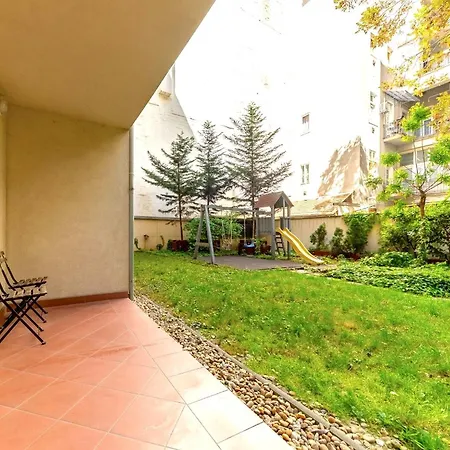 Prime - Spacious 2 Bedroom Family - Parking Included * Budapest